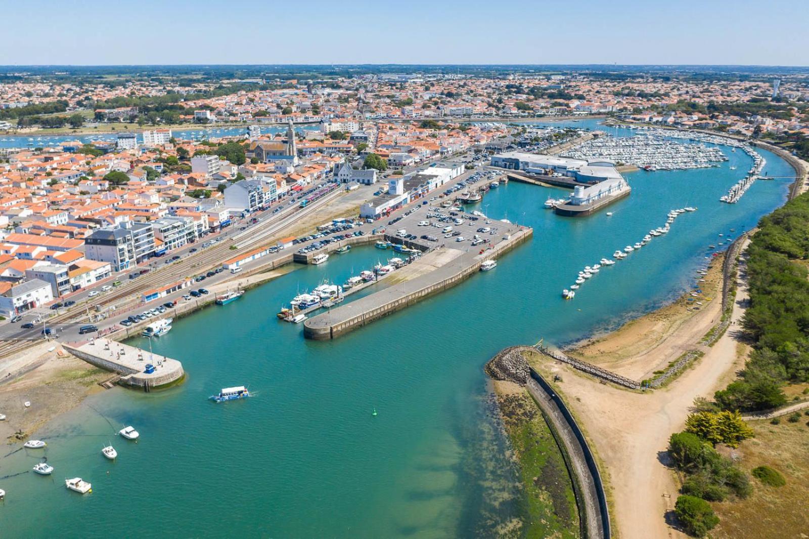 Le Bateau Ivre 50 M De La Plage Saint Gilles Croix de vie Kültér fotó